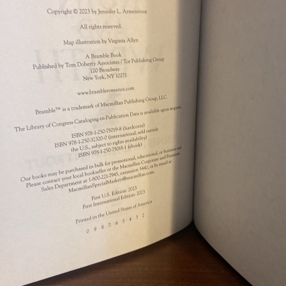 Fall of Ruin and Wrath 🐦‍⬛ - custom sprayed edges - Picture 5 of 5